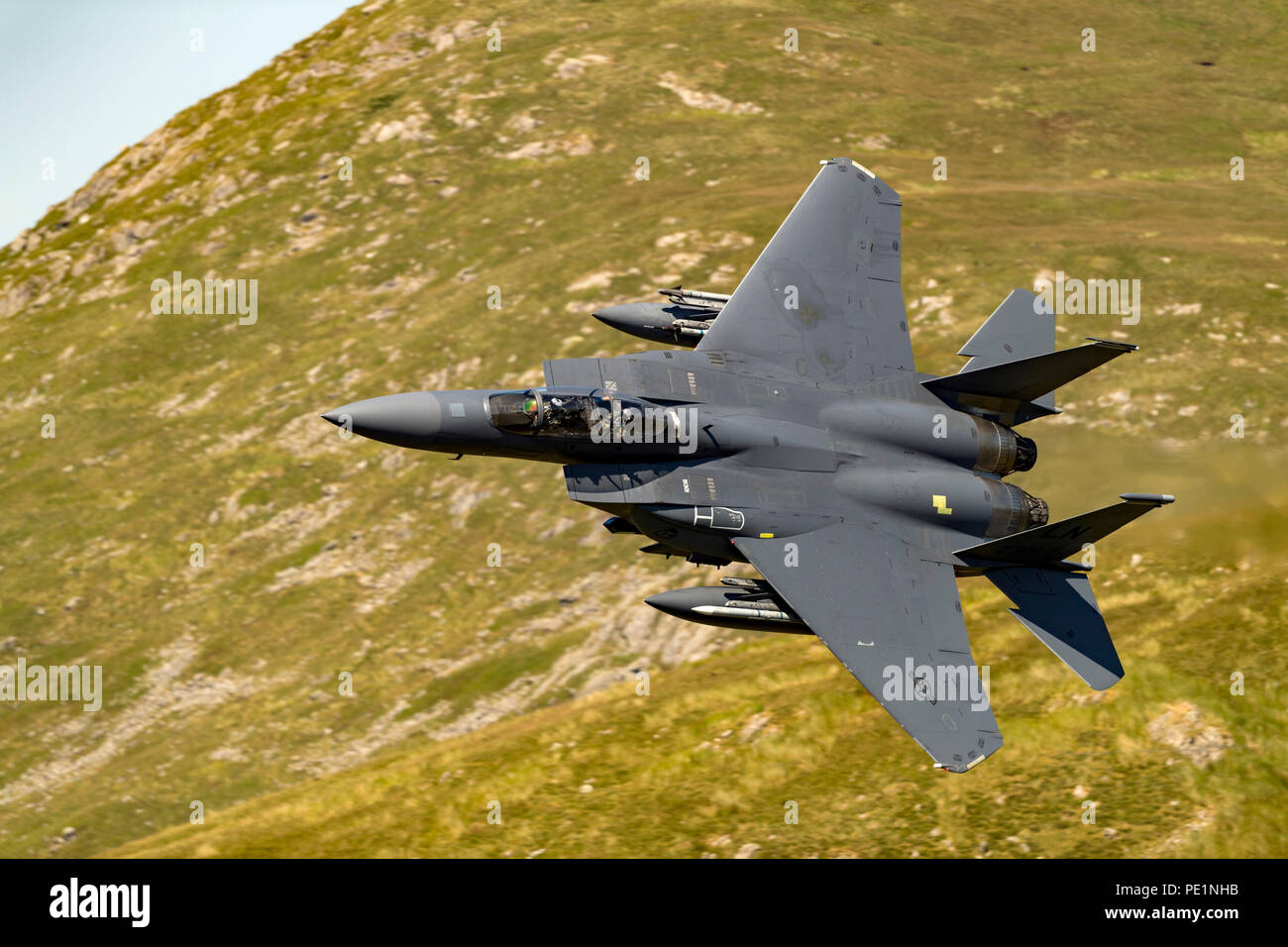 USAF F-15E Strike Eagle formation de vol à basse altitude dans la boucle de Mach (rond-point), galles, Banque D'Images