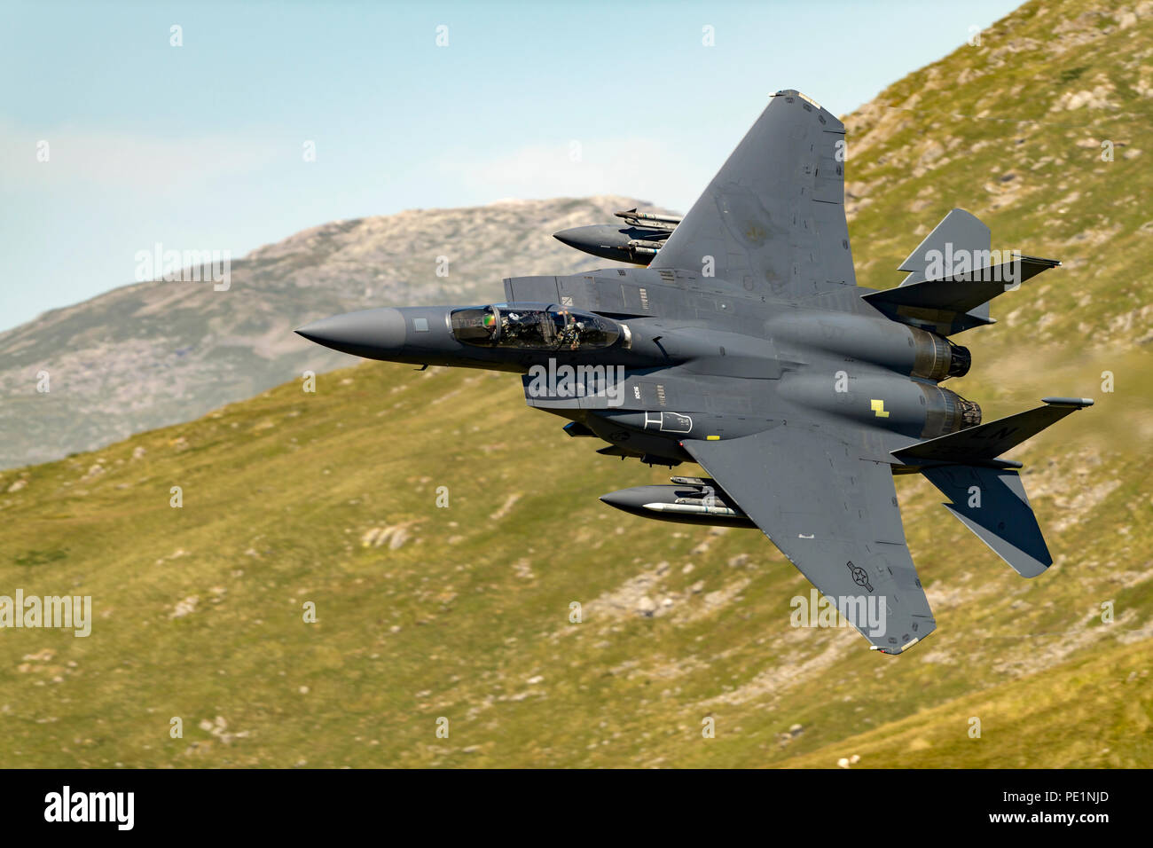 USAF F-15E Strike Eagle formation de vol à basse altitude dans la boucle de Mach (rond-point), galles, Banque D'Images