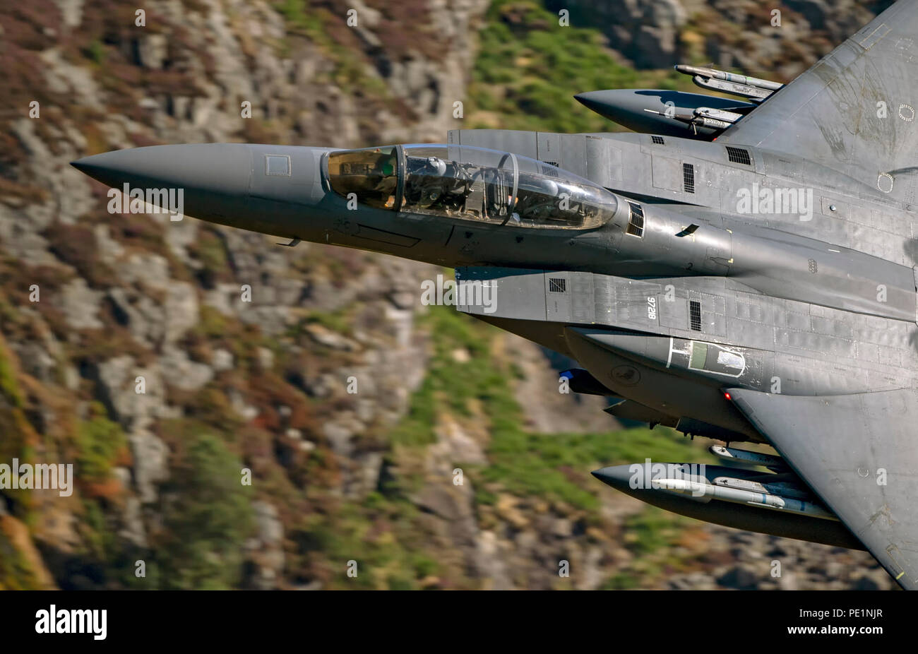 USAF F-15E Strike Eagle formation de vol à basse altitude dans la boucle de Mach (rond-point), galles, Banque D'Images