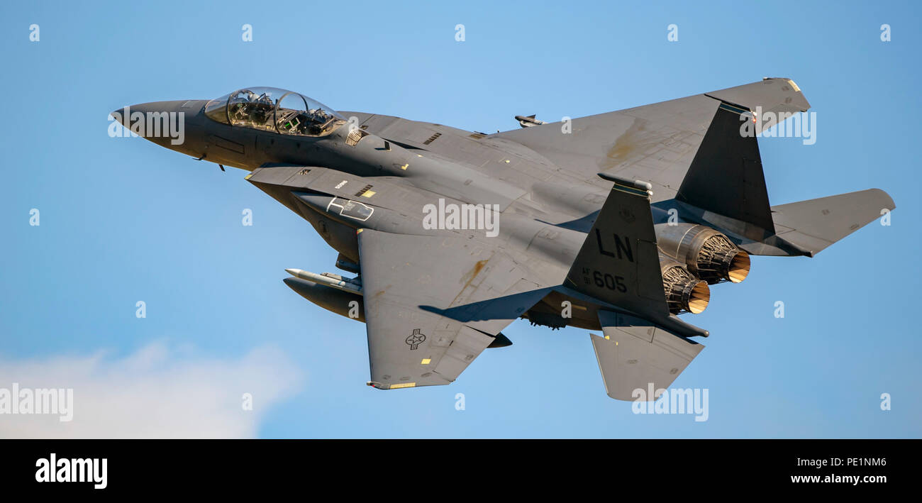 USAF F-15E Strike Eagle formation de vol à basse altitude dans la boucle de Mach (rond-point), galles, Banque D'Images