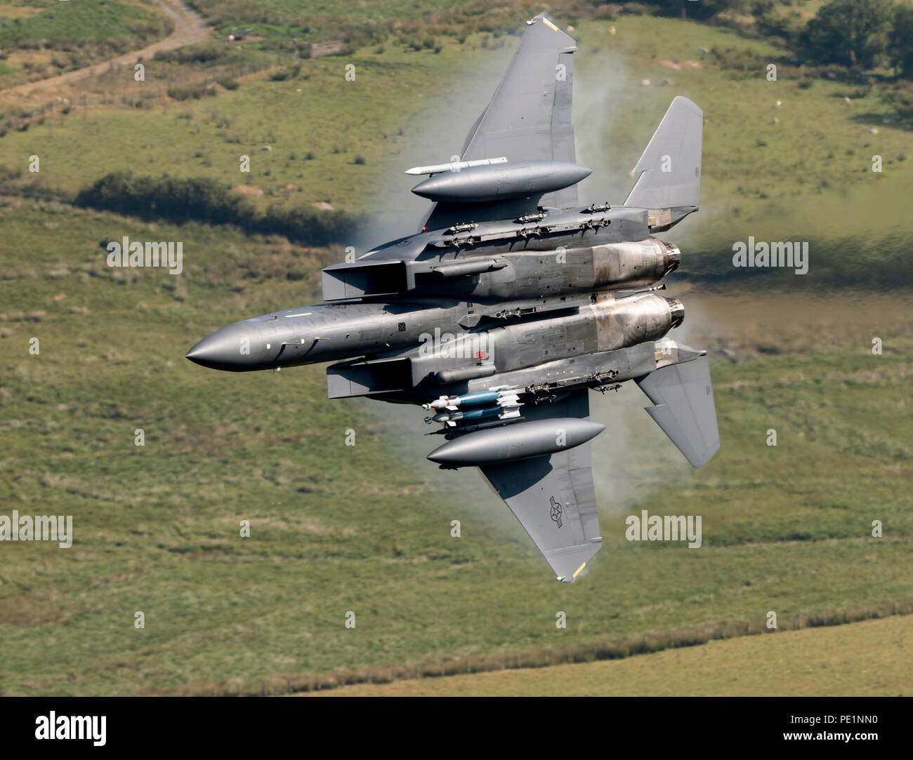 USAF F-15E Strike Eagle formation de vol à basse altitude dans la boucle de Mach (rond-point), galles, Banque D'Images