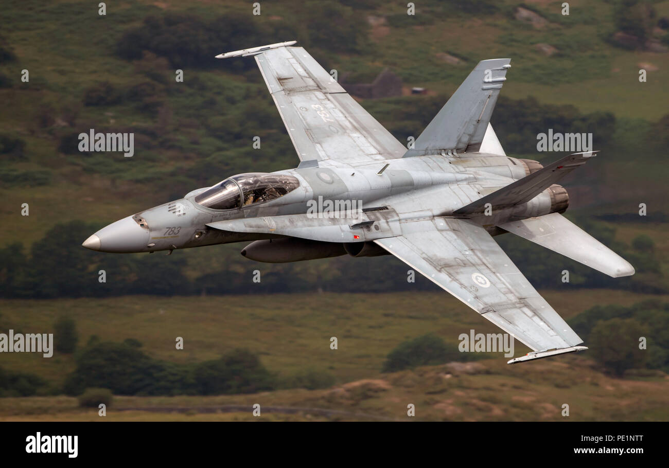 Royal Canadian Air Force, McDonnell Douglas CF 188 Hornet , un faible niveau d'entraînement au vol dans la boucle de Mach (MCL7) Pays de Galles Banque D'Images