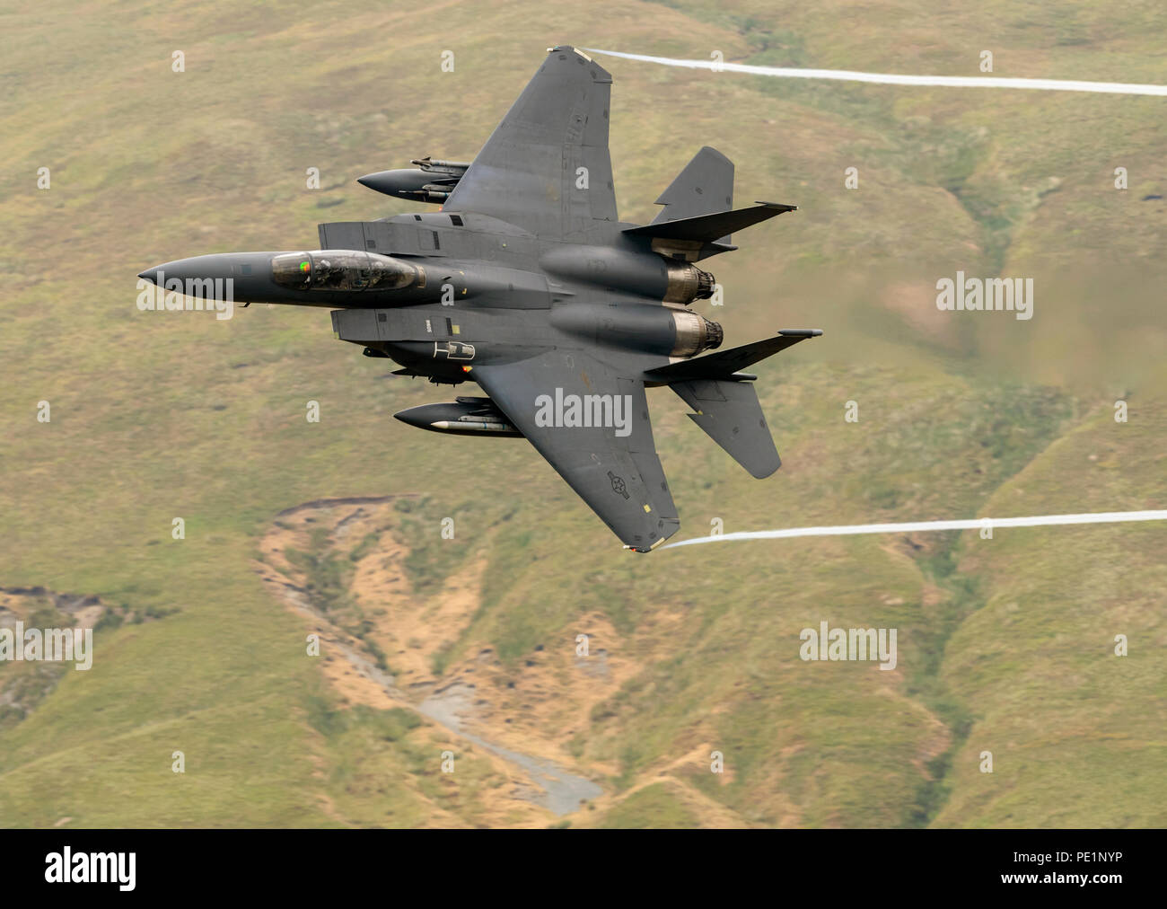 USAF F-15E Strike Eagle formation de vol à basse altitude dans la boucle de Mach (rond-point), galles, Banque D'Images