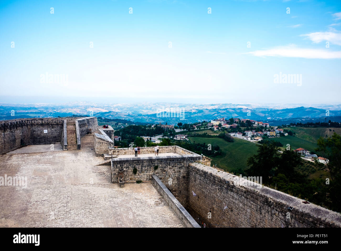 Civitella del Tronto, Abruzzes, est située près de Teramo et fait partie des "Borghi più belli d'Italia", une association de petits villages italiens de l'historique Banque D'Images