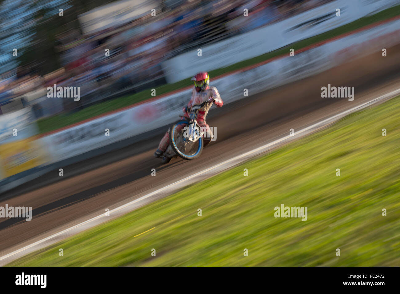 HALLSTAVIK, SUÈDE, LE 7 AOÛT 2018 : course nationale de la Suède Elitserien leauge dans Rospiggarna Dackarna entre Speedway et à HZ Bygg Arena de Hallstavik. Banque D'Images