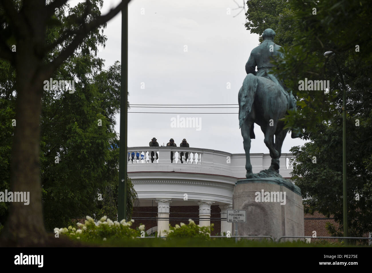 Charlottesville, Virginia, USA. Août 11, 2018. Les agents de police patrol fermées des rues et le centre-ville de Mall, à la date anniversaire de l'unification de la droite rassemblement à Charlottesville, Virginia. . (Cred Credit : ZUMA Press, Inc./Alamy Live News Banque D'Images