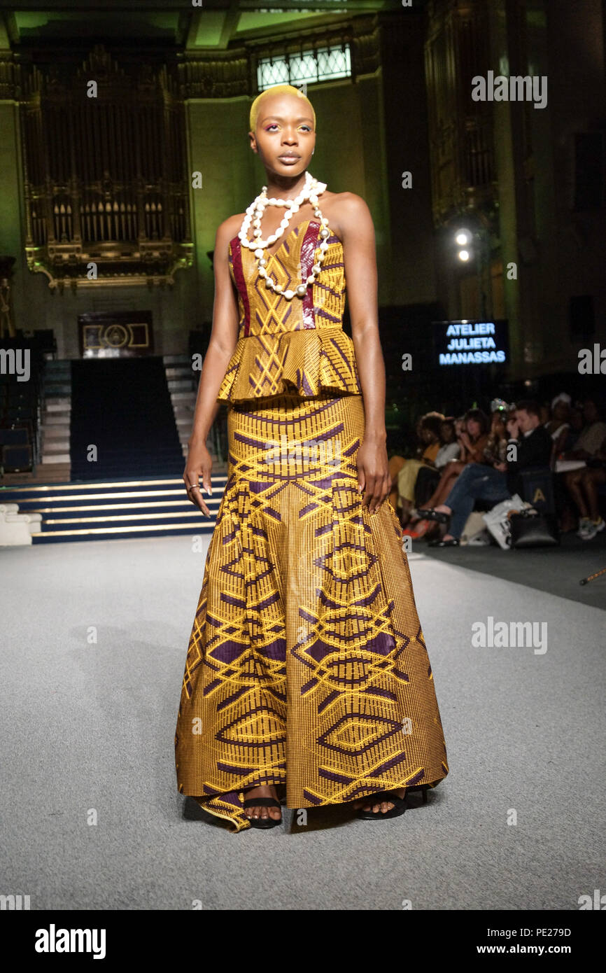 Londres, Royaume-Uni. 11 août 2018. La Semaine de la mode africaine de Londres, jour 1. Les concepteurs et les modèles de tous les coins du monde descendit sur Freemasons' Hall, Londres, pour la 8e semaine de la mode africaine, AFWL Londres. Défilés et le commerce se tient informé et a attiré un public enthousiaste. © Peter Hogan/Alamy Live News Banque D'Images