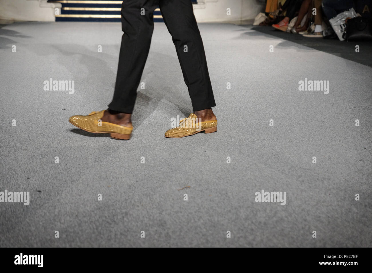 Londres, Royaume-Uni. 11 août 2018. La Semaine de la mode africaine de Londres, jour 1. Les concepteurs et les modèles de tous les coins du monde descendit sur Freemasons' Hall, Londres, pour la 8e semaine de la mode africaine, AFWL Londres. Défilés et le commerce se tient informé et a attiré un public enthousiaste. © Peter Hogan/Alamy Live News Banque D'Images