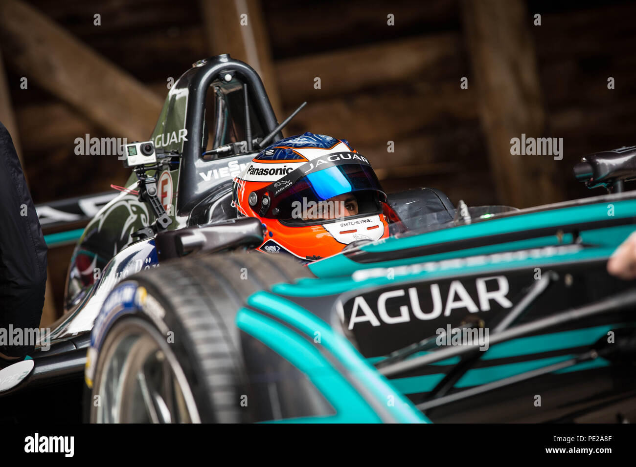Worcestershire, Royaume-Uni. 12 août 2018. UK debut des courses Jaguar nouvelle Formule E race car la J-TYPE 2 à Shelsley Walsh avec leur pilote de course Mitch Evans 12 Août 2018 Crédit : Steven re/Alamy Live News Banque D'Images