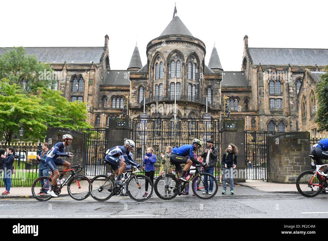 Glasgow, Ecosse, Royaume-Uni. 12 août 2018. - Championnat d'Europe 2018 : Médaillé d'or de Matteo Trentin passant l'Université de Glasgow pendant les Championnats d'Europe 2018 men's road race Crédit : Kay Roxby/Alamy Live News Banque D'Images