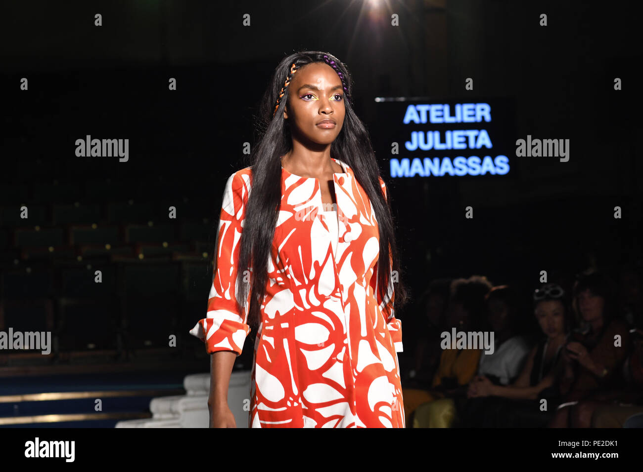 Londres, Royaume-Uni. 11Th Aug 2018. Designer Atelier Julieta Manassas met en valeur sa dernière collection à la Fashion Week de Londres (Afrique) AFWL à Freemasons' Hall le 11 août 2018, Londres, Royaume-Uni. Credit Photo : Alamy/Capital Live News Banque D'Images