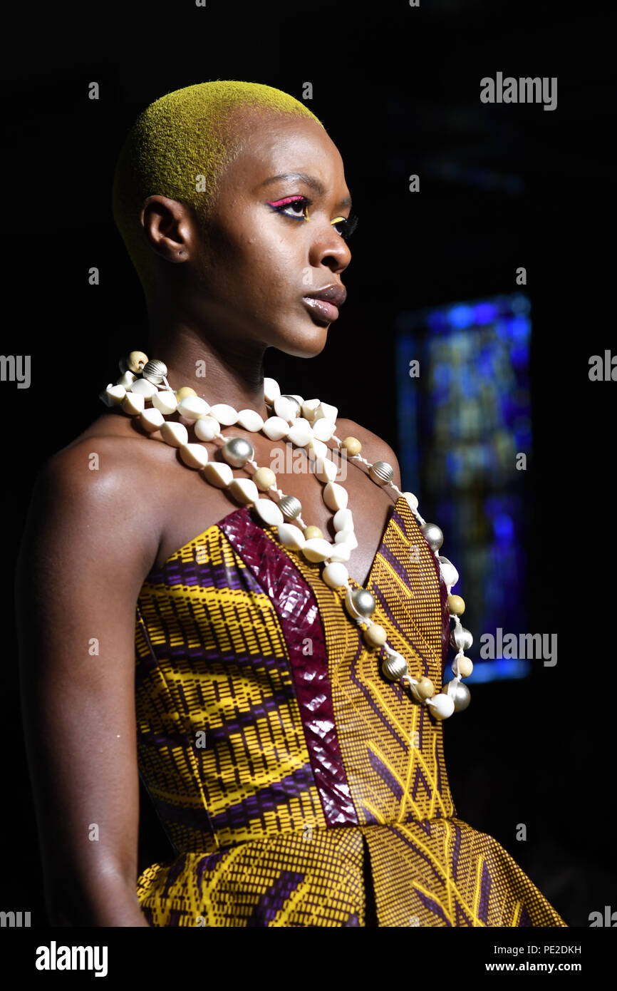 Londres, Royaume-Uni. 11Th Aug 2018. Designer Atelier Julieta Manassas met en valeur sa dernière collection à la Fashion Week de Londres (Afrique) AFWL à Freemasons' Hall le 11 août 2018, Londres, Royaume-Uni. Credit Photo : Alamy/Capital Live News Banque D'Images