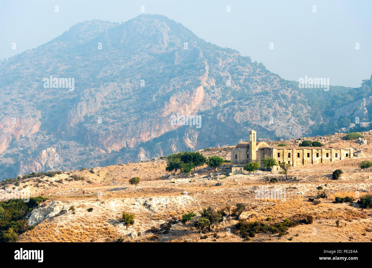 Abandonnée et déserte de monastère Panayia Katharon à Pentadakylos montagnes dans le nord de Chypre Banque D'Images