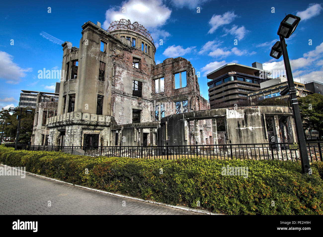 Photographie HDR de la bombe atomique (Dôme de Genbaku) Dōmu, partie de l'Hiroshima Peace Memorial à Hiroshima, au Japon. Banque D'Images