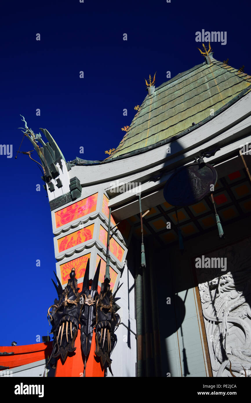 La façade et ses environs de Grauman's Chinese Theatre sur Hollywood Boulevard à Los Angeles, Californie Banque D'Images
