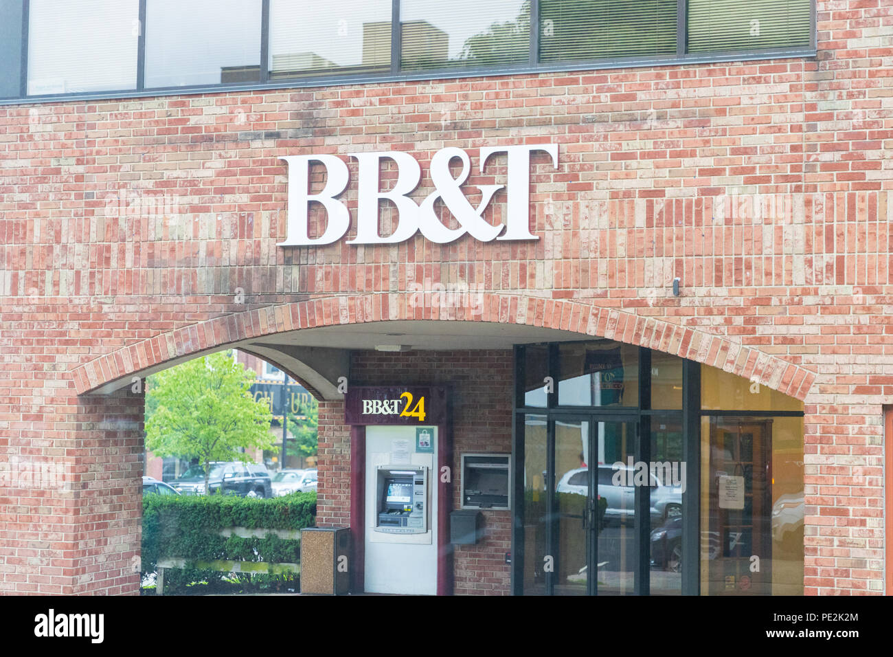 EASTON, PA - 11 août 2018 : BB&T sign on bank building avec ATM . BB&T Bank ATM avec façade à travers des signes bancaires Banque D'Images