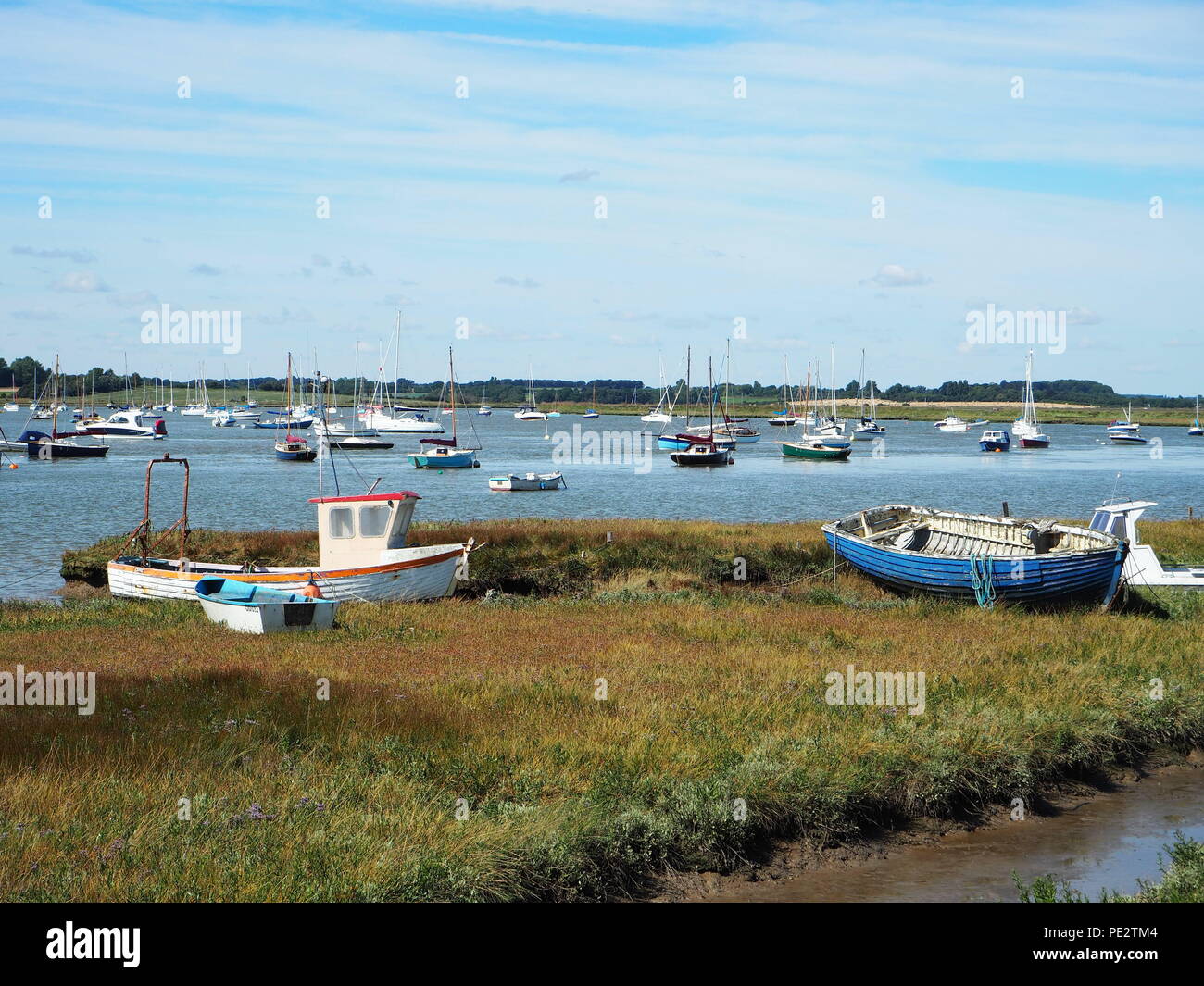 Bateaux de pêche sur la plage de galets à Aldeburgh, Suffolk Banque D'Images