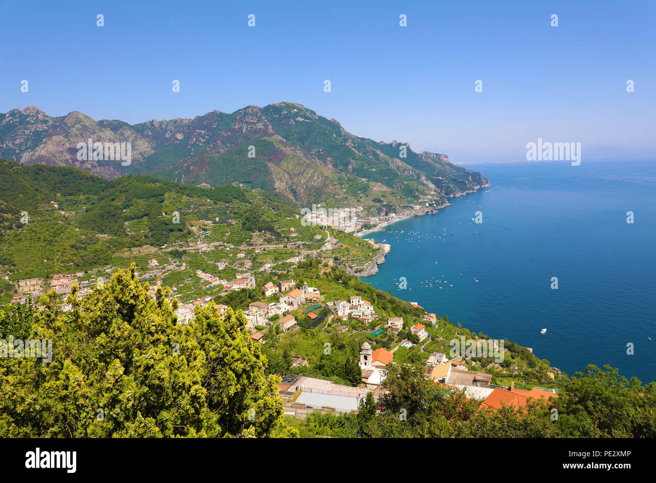 Belle vue sur la côte amalfitaine de la Villa Cimbrone, Ravello, Italie Banque D'Images