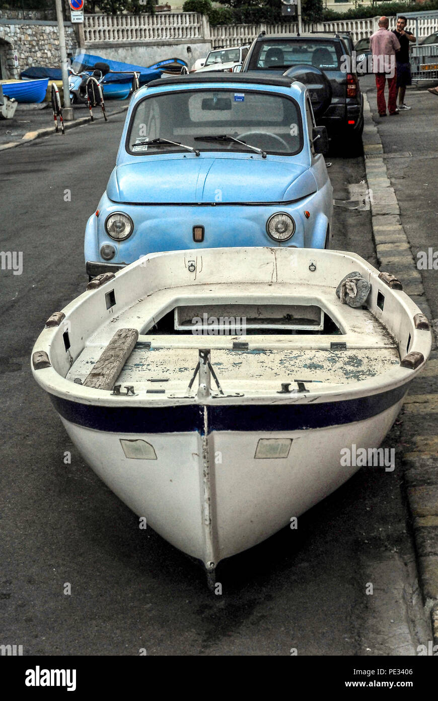 Italie-Septembre 12 : stationnement dans les rues de Gênes,Italie,le 12 septembre. Banque D'Images
