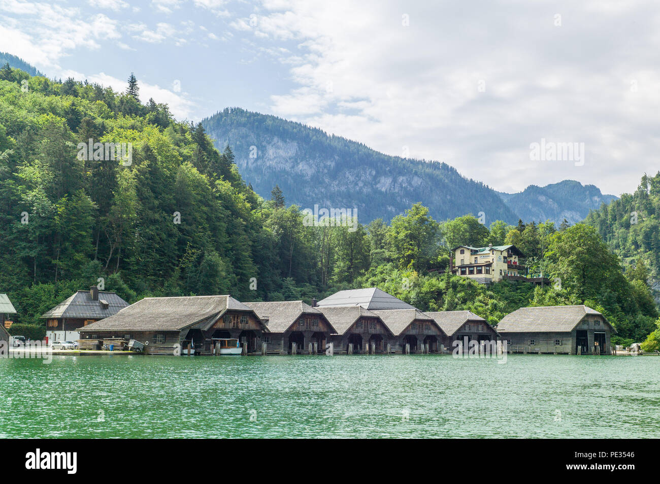 Bateaux sur le lac Königssee, le parc national de Berchtesgaden Bavaria Allemagne Banque D'Images