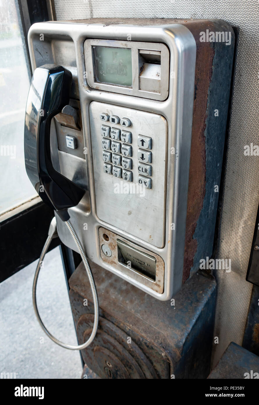 Vieux téléphone public Banque D'Images