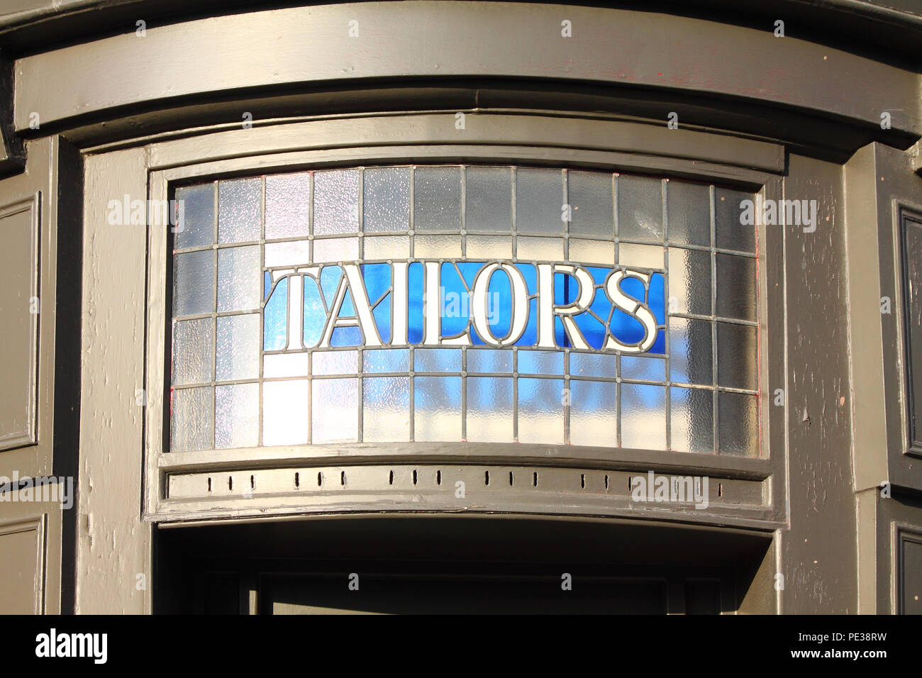 Vitraux de tailleurs sign in Stroud, Angleterre Banque D'Images