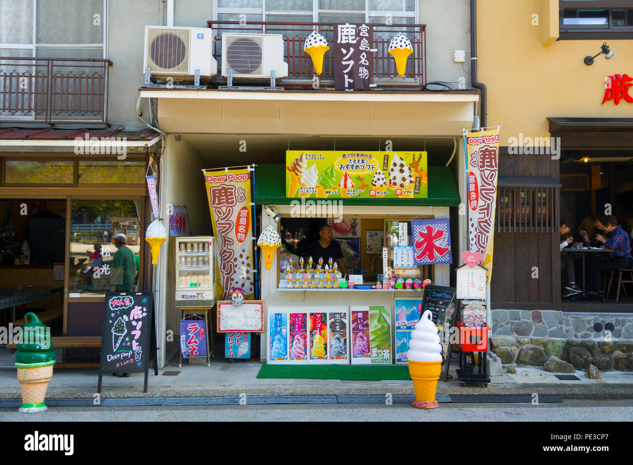Stand de crème glacée sur l'île de Miyajima de dieux Hiroshima Japon Asie Banque D'Images