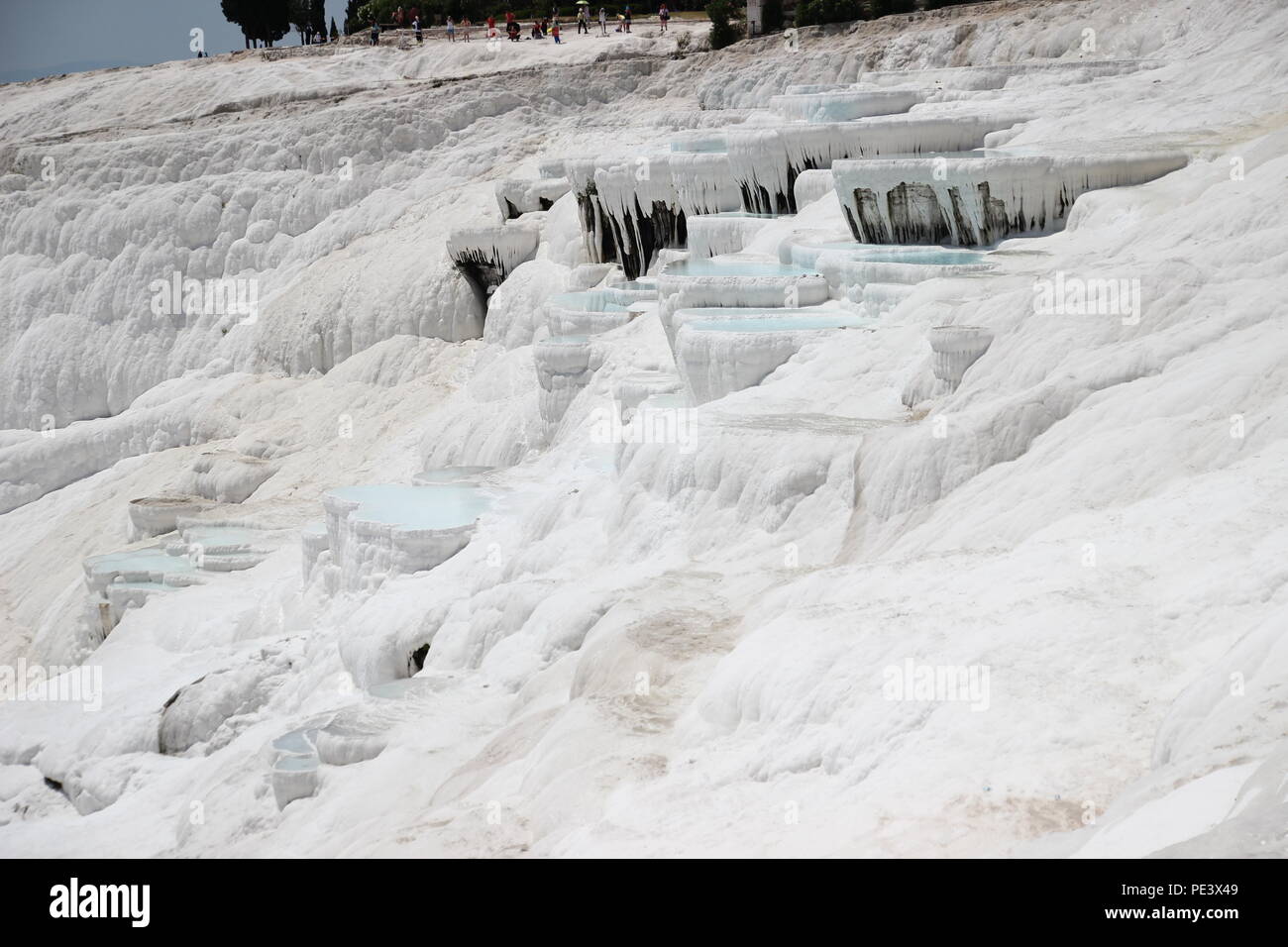 Travertin piscines naturelles à Pamukkale Turquie et de calcaire. Banque D'Images