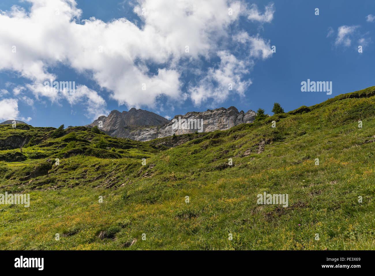 Un paysage extraordinaire sur la haute montagne itinéraire par la Gemmi en Suisse, Europe Banque D'Images