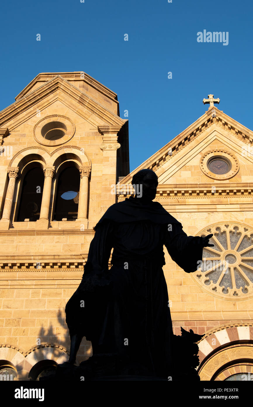 Basilique Cathédrale de Saint François d'Assise, Santa Fe, NM, États-Unis d'Amérique, par Dominique Braud/Dembinsky Assoc Photo Banque D'Images