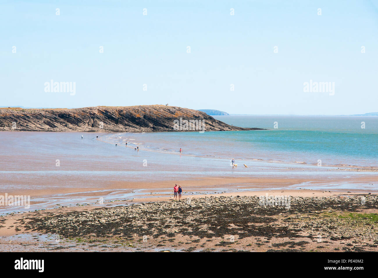 Friars Point, Barry Island, avec des chênes derrière et la côte du Somerset à l'horizon. Banque D'Images