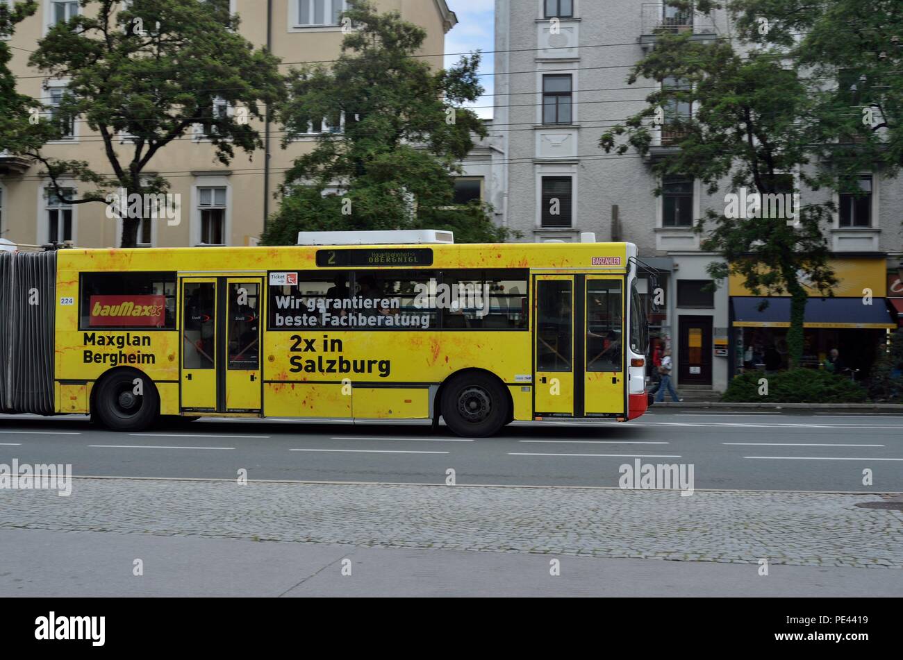 Hauptbahnhof à Obergnigl 'MetroStyle', un réseau de trolleybus desservant la capitale fédérale de Salzbourg en Autriche, en Europe Banque D'Images