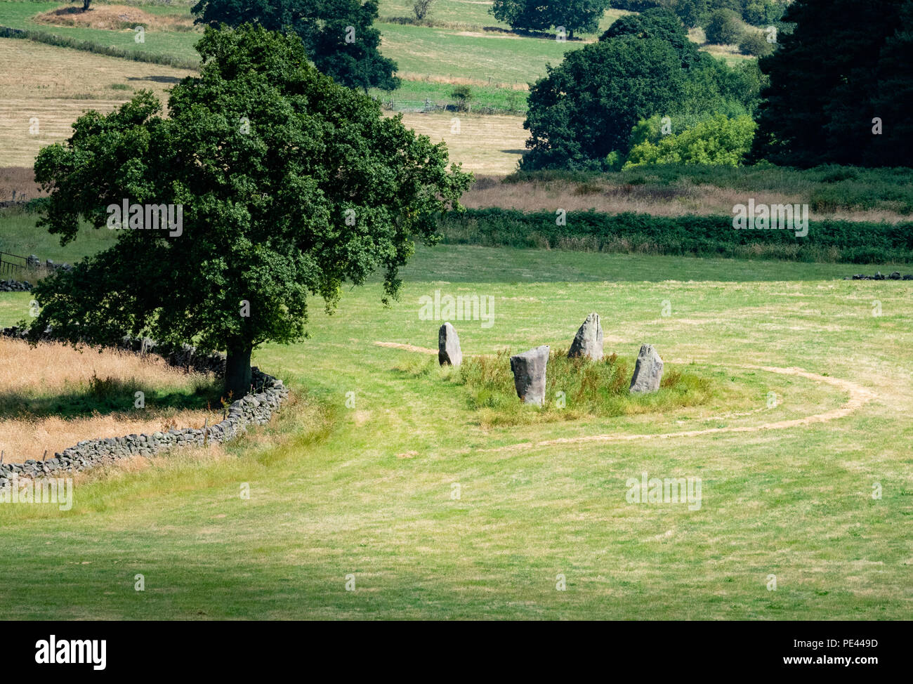 Woolsthorpe Moor stone circle vu de Robin Hood's Stride près de Bakewell dans le Derbyshire Peak District Banque D'Images