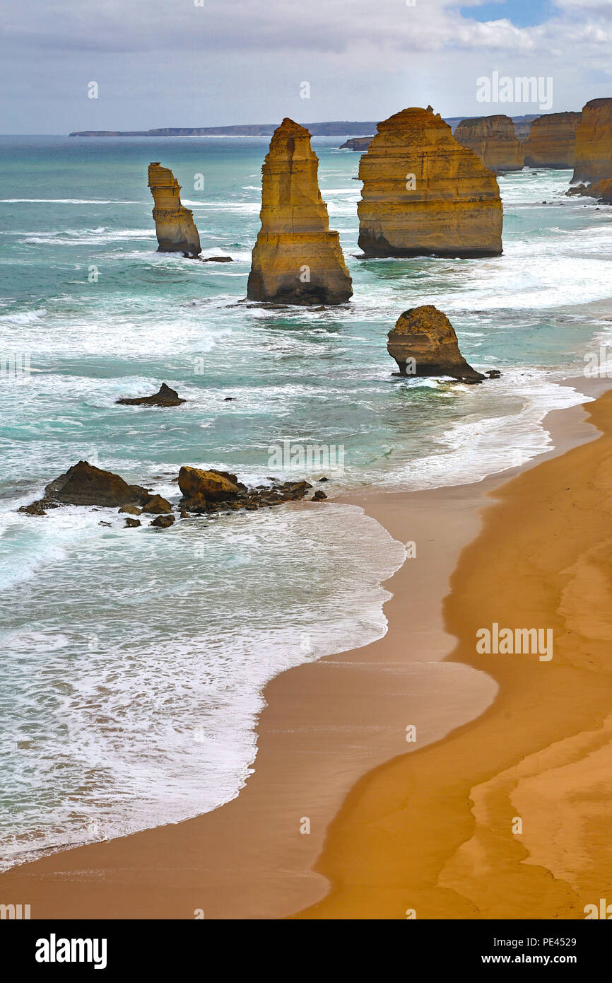 Les Douze Apôtres les cheminées de calcaire, Port Campbell National Park, Great Ocean Road, Victoria, Australie Banque D'Images