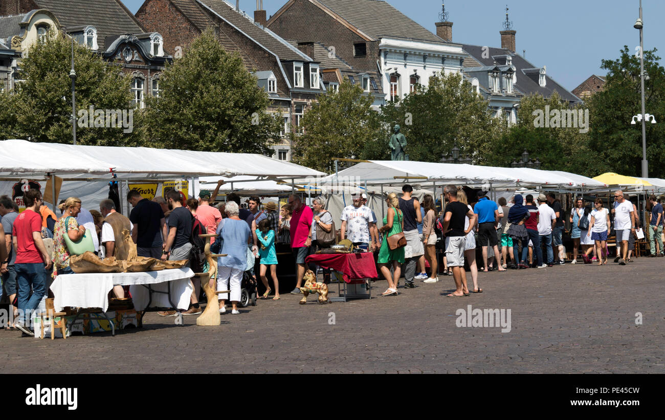 Marché d'antiquités de Maastricht town square Banque D'Images