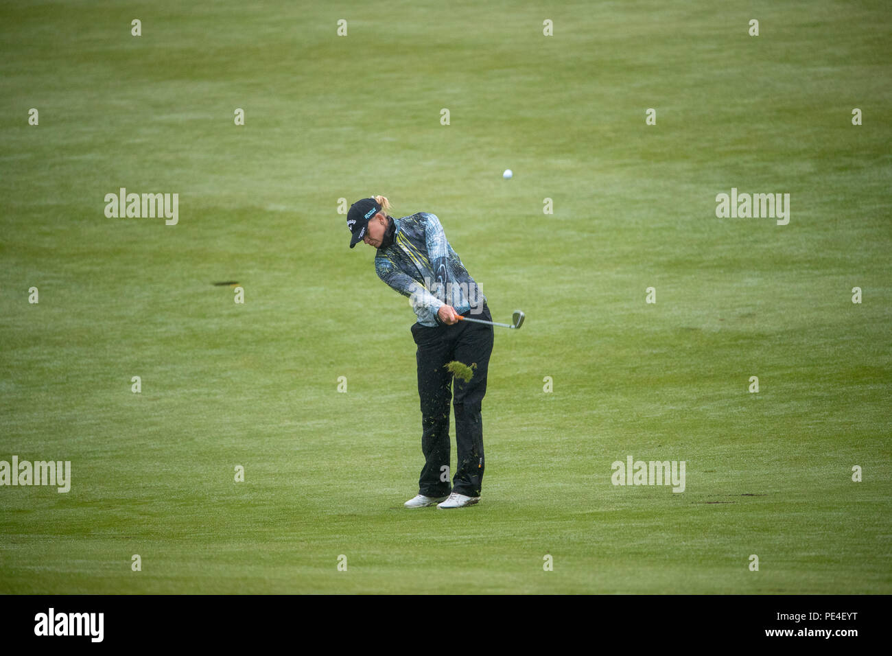 Linda Wessberg, de Suède, joue son approche du 18e trou lors de son match de demi-finale avec la Grande-Bretagne ce matin au cours du onze jour des Championnats d'Europe 2018 au Gleneagles PGA Centenary course. APPUYEZ SUR ASSOCIATION photo. Date de la photo: Dimanche 12 août 2018. Voir PA Story GOLF européen. Le crédit photo devrait se lire comme suit : Kenny Smith/PA Wire. Banque D'Images