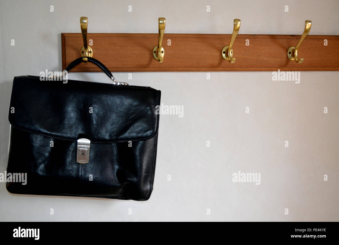 Le sacerdoce bag à l'attendre pendant le service Banque D'Images