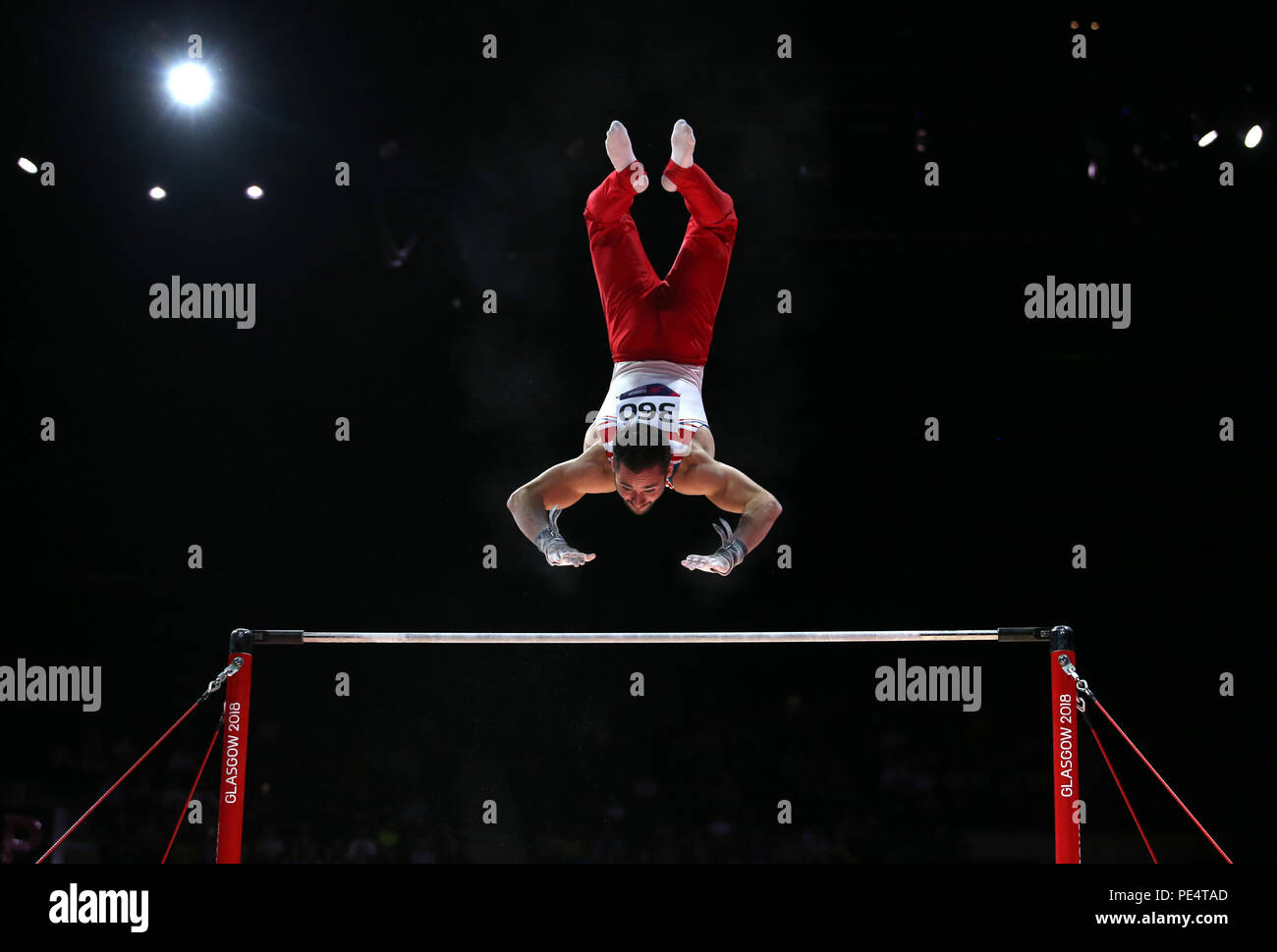 La société britannique James Hall est en concurrence sur la barre horizontale dans l'appareil d'hommes pendant la journée finale 11 de l'European Championships 2018 SSE à l'Hydro, Glasgow. Banque D'Images