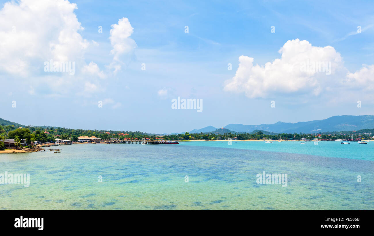 Beau paysage naturel de la jetée de Bangrak, plage, mer et ciel au cours de l'été du point de vue sur Big Buddha Temple dans l'île de Koh Samui, Surat Banque D'Images