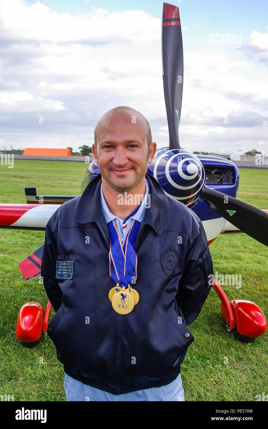 Renaud Ecalle pilote aérobique français, médaillé d'or aux Championnats aérobatiques du monde à Silverstone, Royaume-Uni. Champion 2009. Tué peu après Banque D'Images