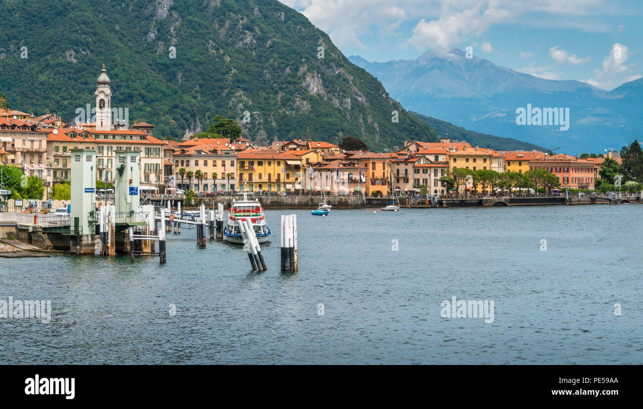 Le magnifique front de mer de Menaggio, Lac de Côme, Lombardie, Italie. Banque D'Images