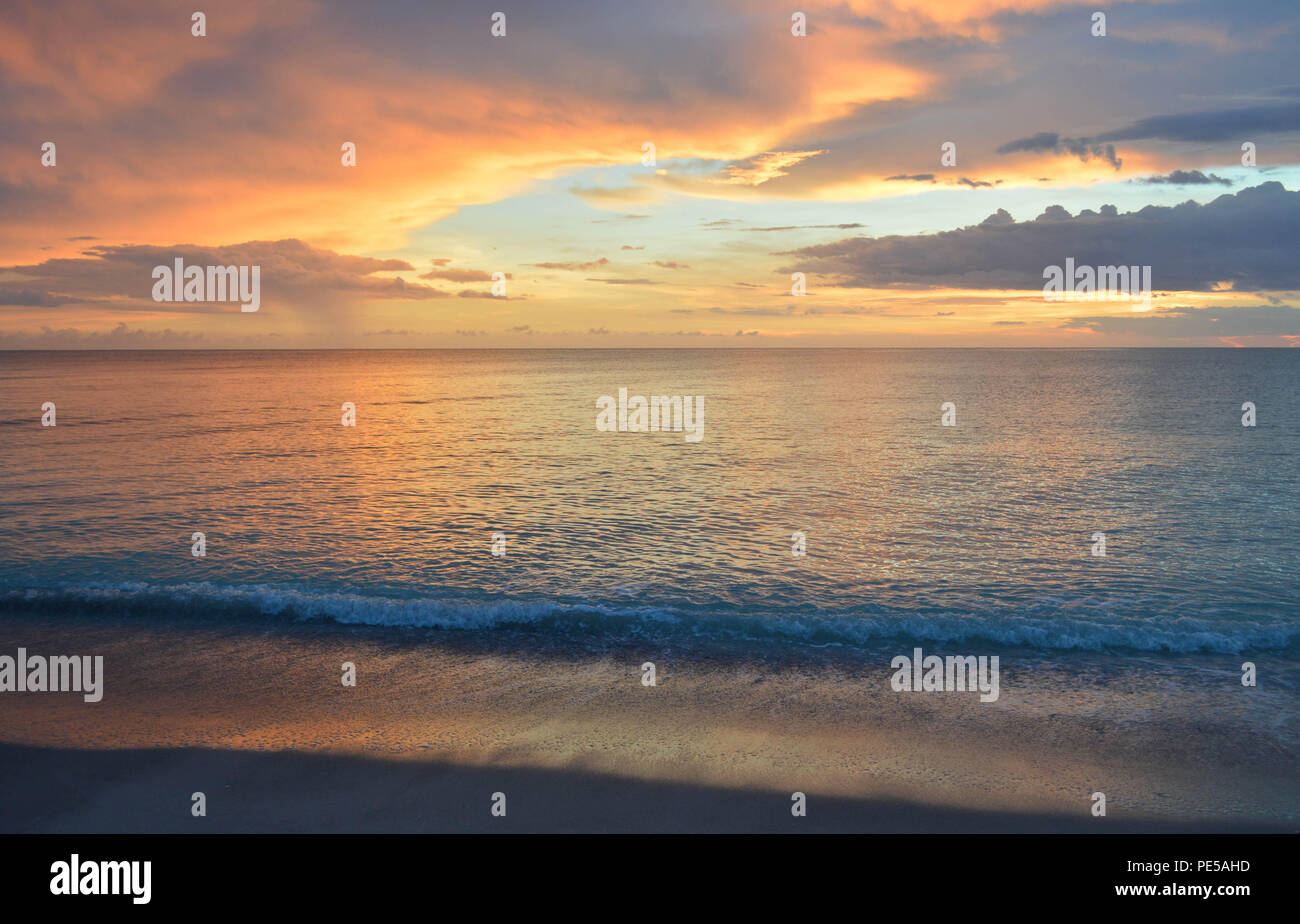 Magnifique Coucher du soleil sur la plage de l'île de Sanibel Banque D'Images