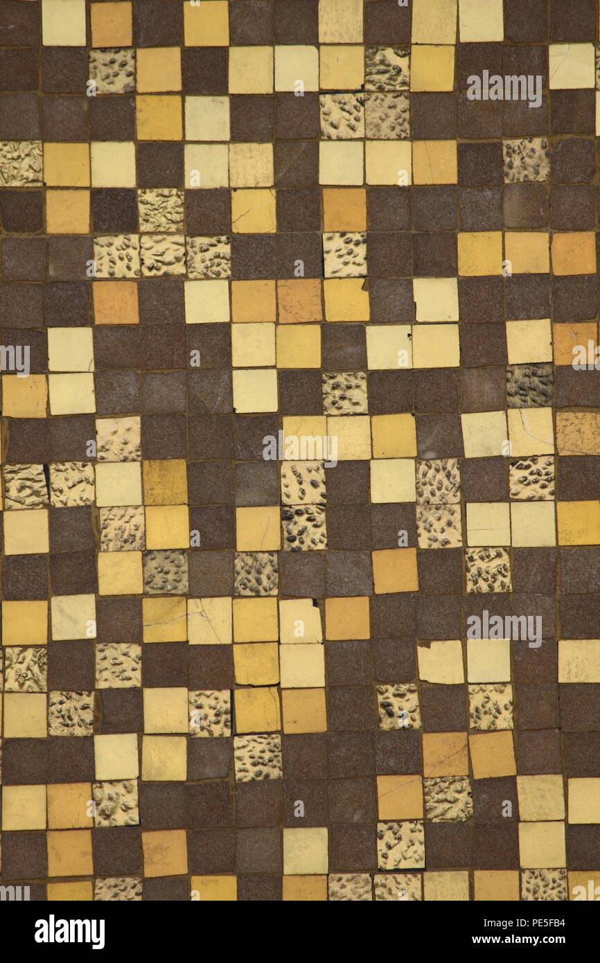 Tuile d'or sur les colonnes de l'édifice de l'Assemblée législative de la LOI SUR Banque D'Images