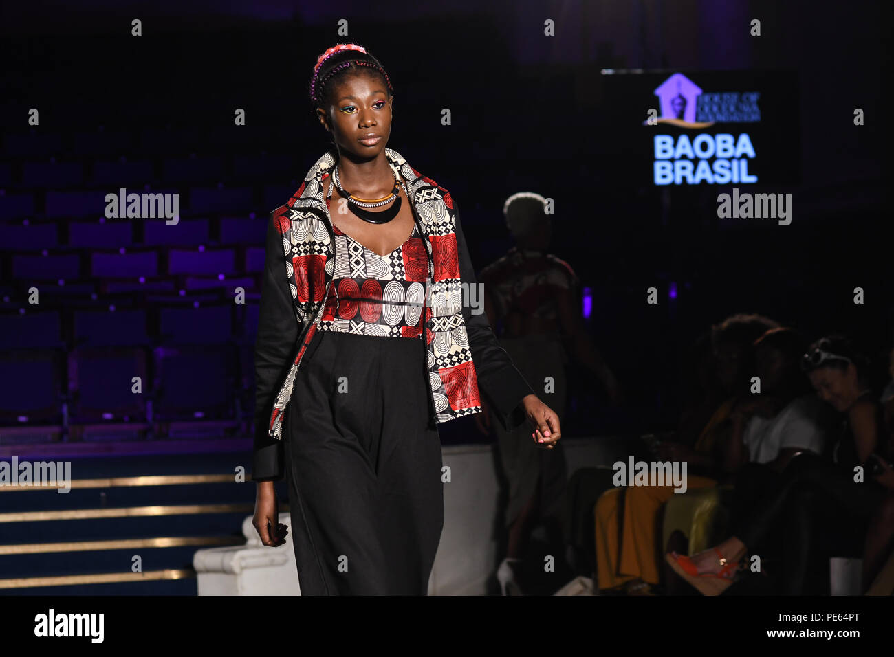 Londres, Royaume-Uni. 11Th Aug 2018. Designer Baoba Brasil présente sa dernière collection à la Fashion Week de Londres (Afrique) AFWL à Freemasons' Hall le 11 août 2018, Londres, Royaume-Uni. Credit Photo : Alamy/Capital Live News Banque D'Images