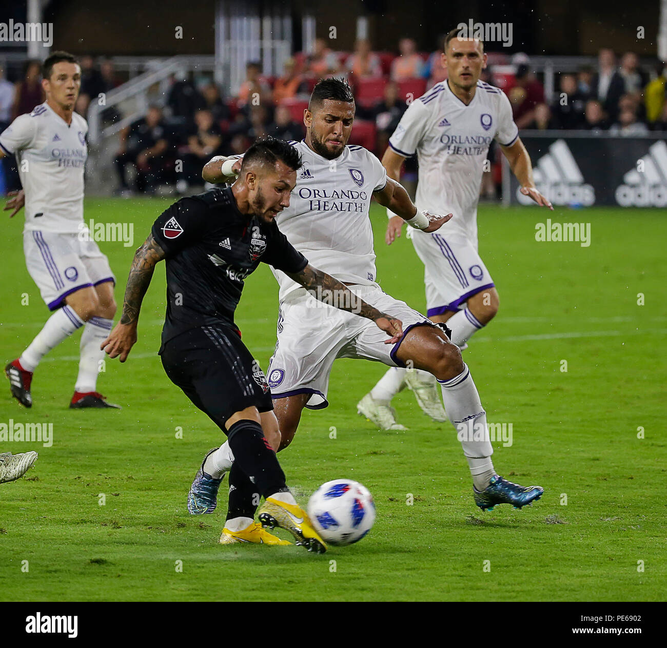 12 août 2018 : D.C. United en avant # 10 Luciano Acosta marque son premier but lors d'un match de soccer MLS entre le D.C. United et de l'Orlando City SC au champ d'Audi à Washington DC. Justin Cooper/CSM Banque D'Images