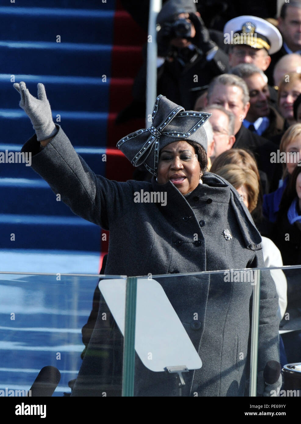 ***PHOTO*** R&B LÉGENDE ARETHA AURAIT ÉTÉ GRAVEMENT MALADE ET ENTOURÉ PAR LA FAMILLE DE L'HÔPITAL DE DETROIT À Washington, DC - 20 janvier 2009 -- United States chanteuse Aretha Franklin fonctionne à la la 56e cérémonie d'investiture présidentielle de Barack Obama en tant que 44e président des États-Unis à Washington, DC, USA 20 janvier 2009. Obama a battu le candidat républicain John McCain le jour de l'élection 04 novembre 2008 pour devenir le prochain président américain.Crédit : Pat Benic - Piscine via CNP /MediaPunch Banque D'Images