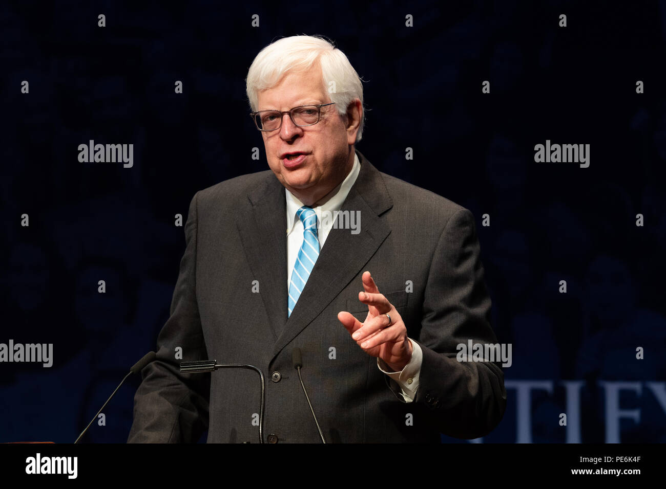 Dennis Prager, nationalement syndicated parti conservateur animateur radio et écrivain, parlant au tournant du Sommet du Leadership de l'école secondaire à laver Banque D'Images