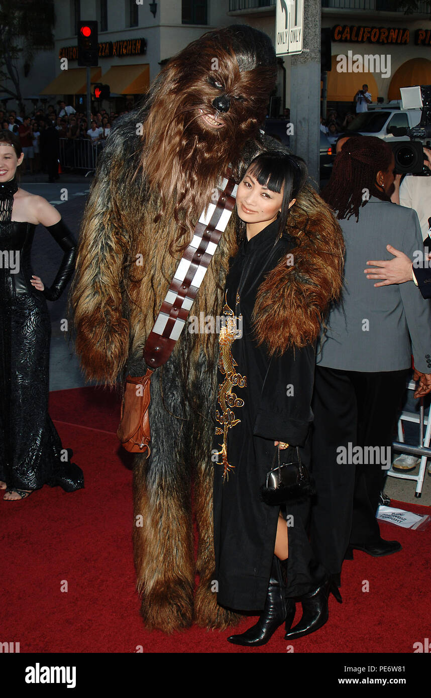Renflouement et Chewbacca à la Star War III : La Revanche des Sith au Westwood Village Theatre de Los Angeles. Le 12 mai 2005. Se_Chewbacca017 Red Carpet Event, Vertical, USA, Cinéma, Célébrités, photographie, Bestof, Arts, Culture et divertissement, Célébrités Topix fashion / Vertical, Best of, événement dans la vie d'Hollywood, Californie - Tapis rouge et en backstage, USA, Cinéma, Célébrités, cinéma, télévision, Célébrités célébrités musique, photographie, Arts et culture, Bestof, divertissement, Topix, vertical, une seule personne, à partir de l'année 2005 tsuni@Gamma-USA.com , enquête, fas Banque D'Images
