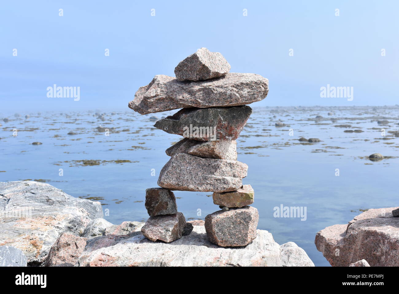 Un Inukshuk de la culture inuite dans la région de Québec, Canada Banque D'Images