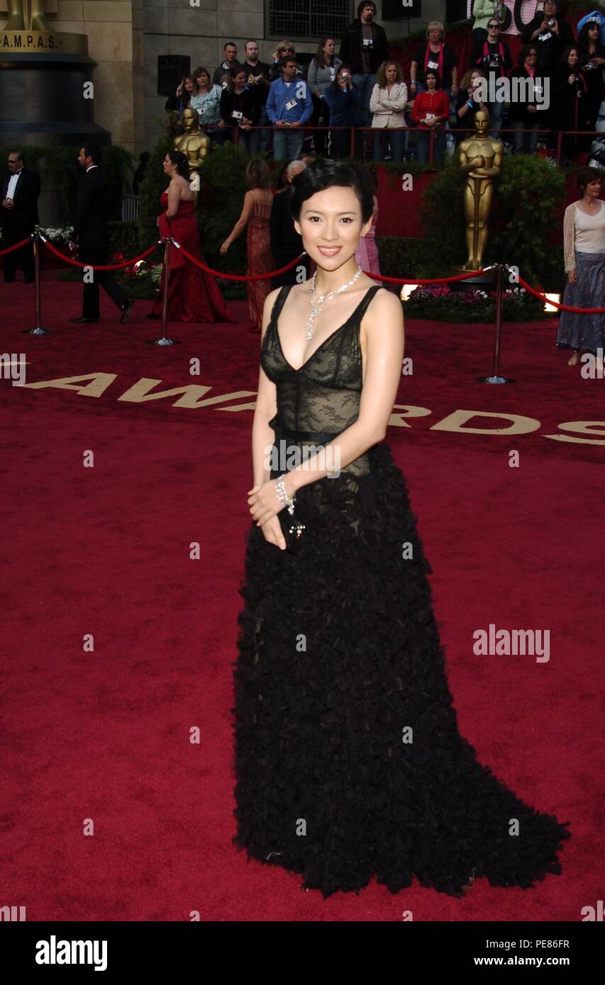 Zhang ZiYi arrivant à la 77e assemblée annuelle de l'Oscar. Zhang ZiYi 014 Red Carpet Event, Vertical, USA, Cinéma, Célébrités, photographie, Bestof, Arts, Culture et divertissement, Célébrités Topix fashion / Vertical, Best of, événement dans la vie d'Hollywood, Californie - Tapis rouge et en backstage, USA, Cinéma, Célébrités, cinéma, télévision, Célébrités célébrités musique, photographie, Arts et culture, Bestof, divertissement, Topix, vertical, une seule personne, à partir de l'année 2005 , tsuni@Gamma-USA.com - enquête, la Mode Pleine longueur Banque D'Images
